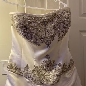 Gently used Casablanca wedding dress. Size 20.